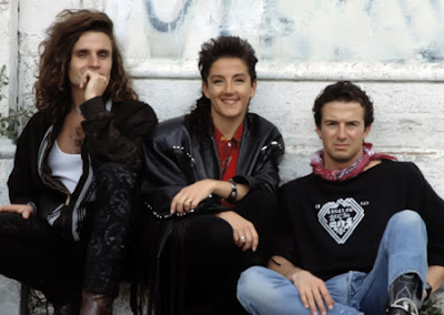Mecano Foto de Mecano posando sentados