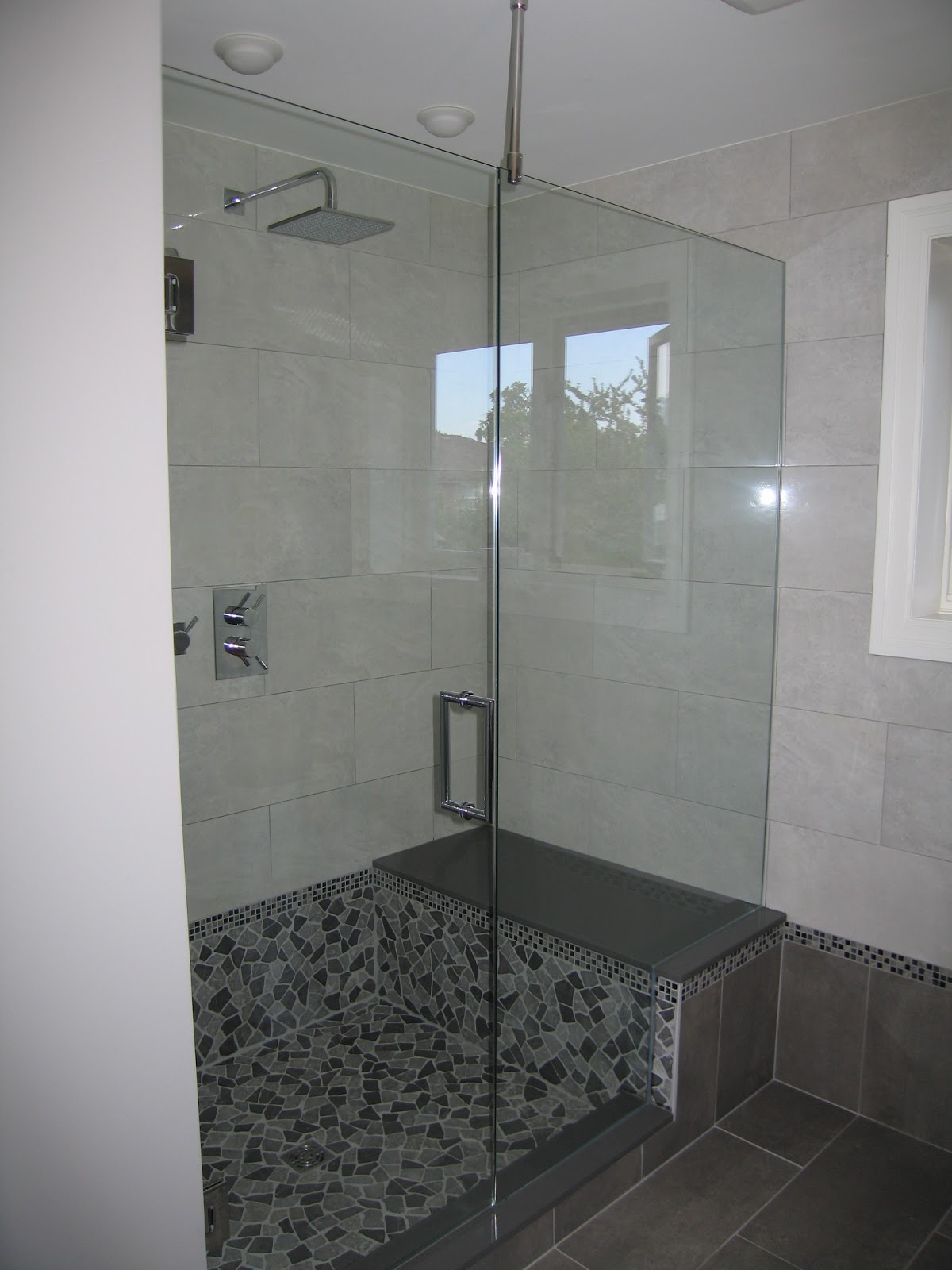INLINE PANEL WITH VERTICAL SUPPORT BAR Giovani Shower Doors
