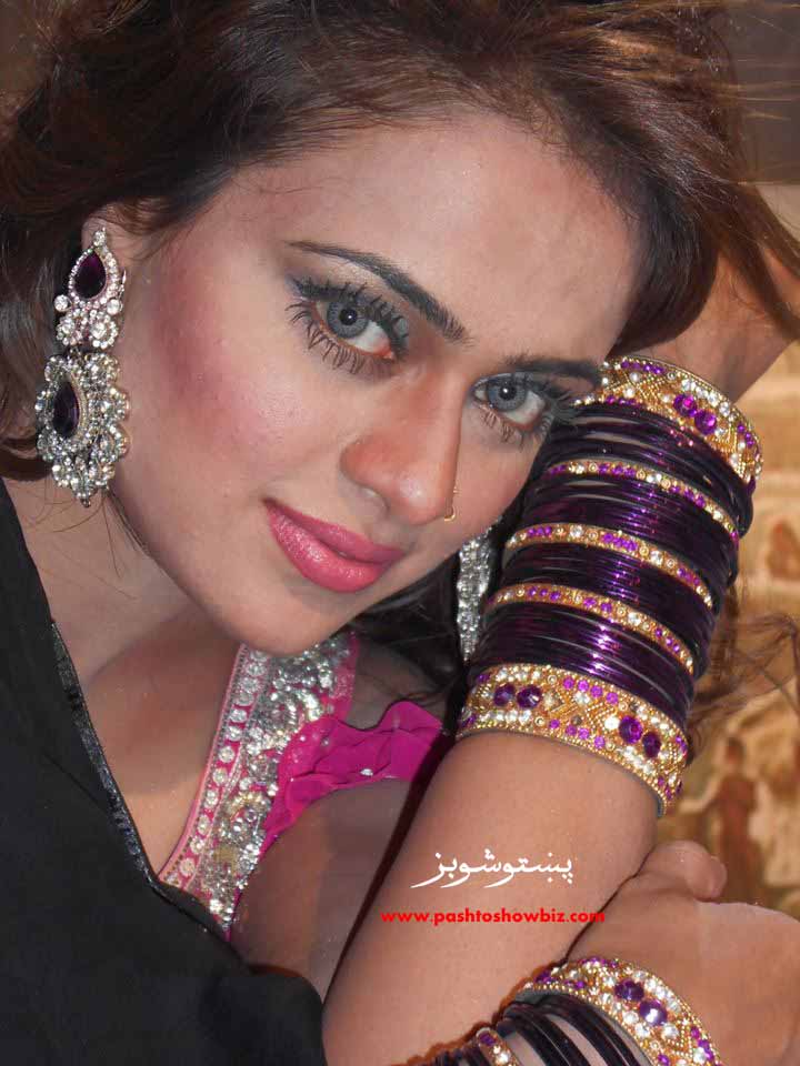 Sobia Khan On the Set of Upcoming CD HD Film "Mohabbat" Photos