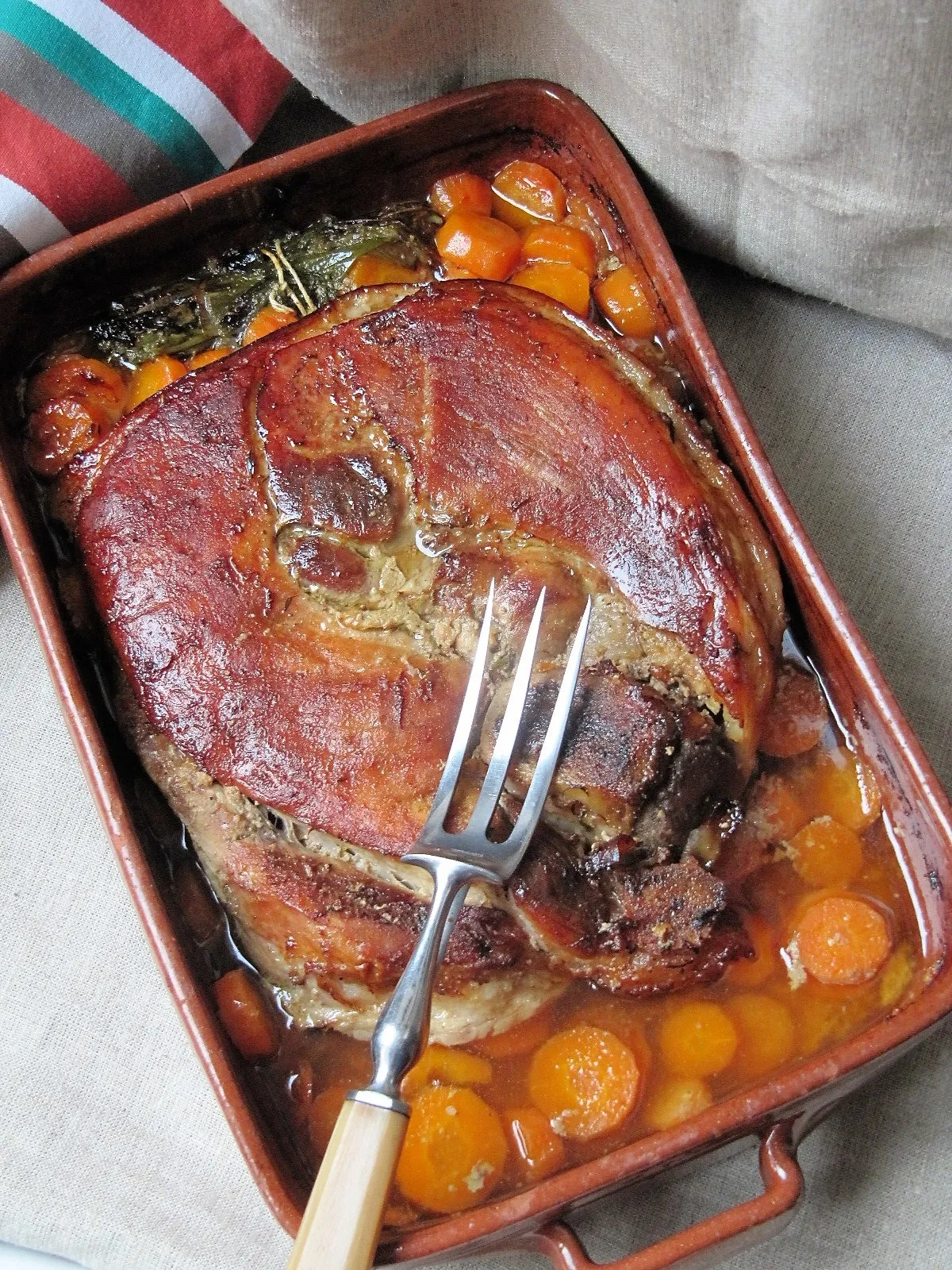 La cuisine d'ici et d'ISCA: Rouelle de porc au vin blanc