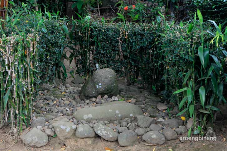 situs watu gathel karangmangu baturraden