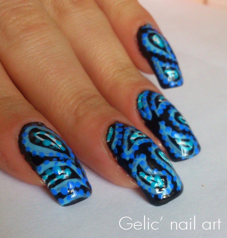 Gelic' nail art Paisley nail art in black and blue