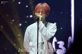 Kim Taehyung BTS Cute Photos Photos Kim Taehyung or V BTS Singging in the Stage