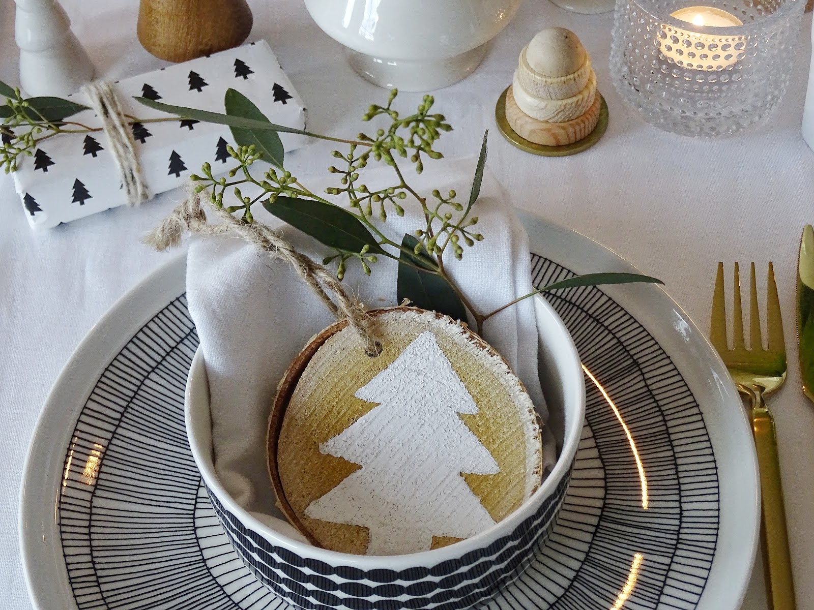 Weihnachtliche, finnisch-inspirierte Tischdeko-Idee - Design-Klassiker von Marimekko, Iittala, Artek - https://mammilade.blogspot.de Weihnachtliche, finnisch-inspirierte Tischdeko-Idee - Design-Klassiker von Marimekko, Iittala, Artek - https://mammilade.blogspot.de