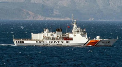 Οινούσσες: Ο ψαροντουφεκάς που βρέθηκε απέναντι σε οπλισμένους Τούρκους λιμενικούς αποκαλύπτεται – «Ήθελαν να μας πάρουν μαζί τους»  