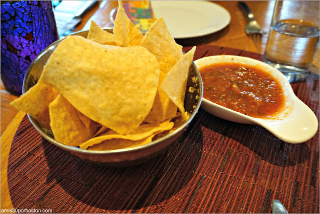 Restaurante Rosa Mexicano: Nachos y Salsa Restaurante Rosa Mexicano: Nachos y Salsa