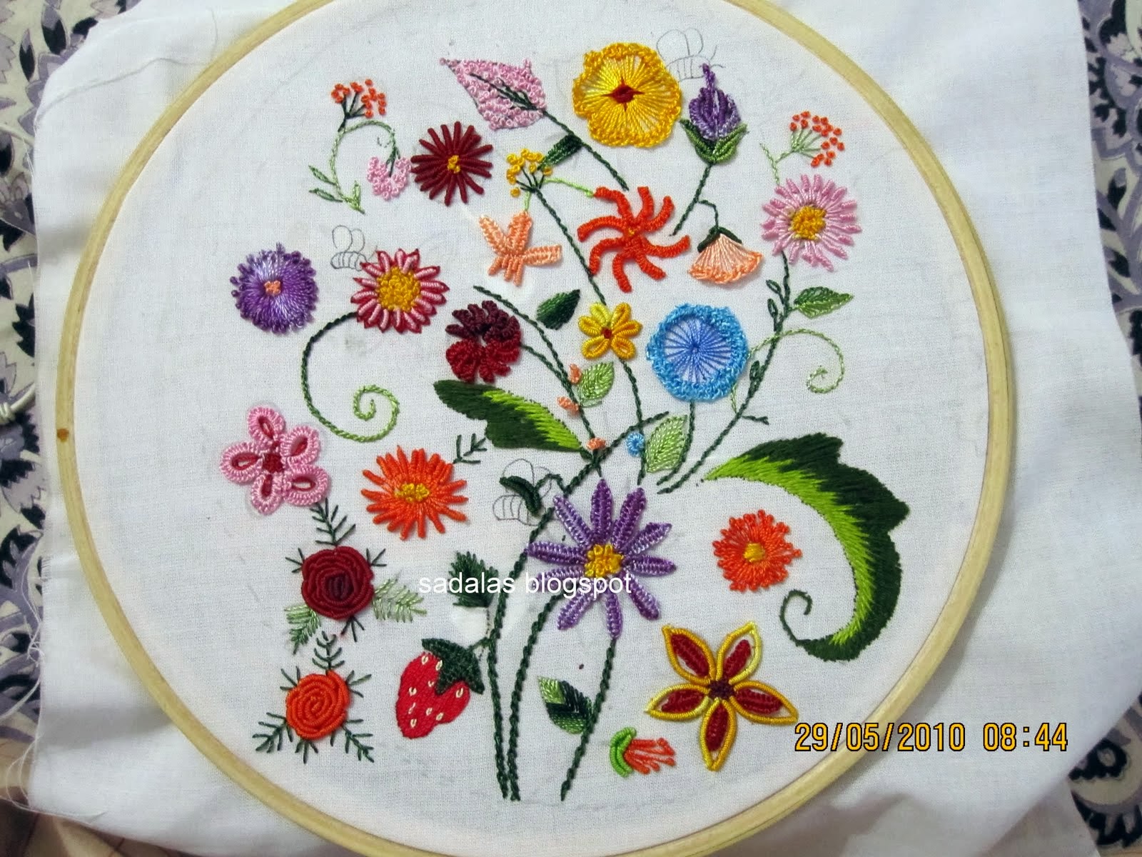embroidery hand stitches stitch brazilian library stiches encyclopedia dimensional embroidered tipnut tutorials stitched flower fly sadala draw sampler did circle