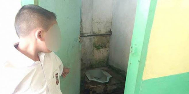 Tidak Bawa Pupuk Kompos, Murid Ini Dihukum Gurunya Jilat WC 