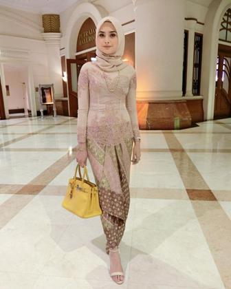Model Baju Batik Kombinasi Brokat Terbaru Dan Terkini