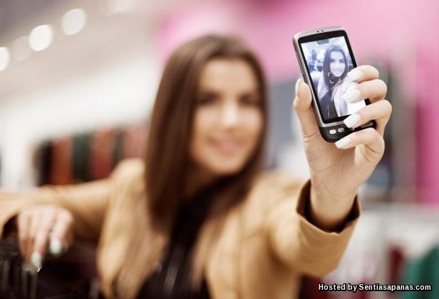 4 Gaya Selfie Yang Buat Orang Menyampah! Selfie