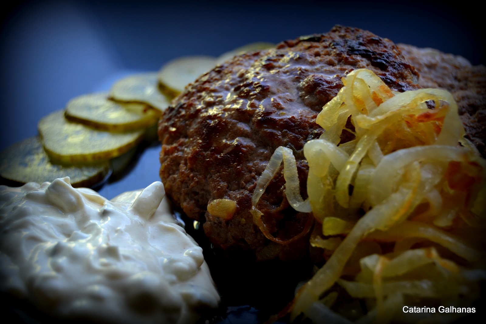 What´s cooking VEAL BURGERS WITH MUSTARD SAUCE