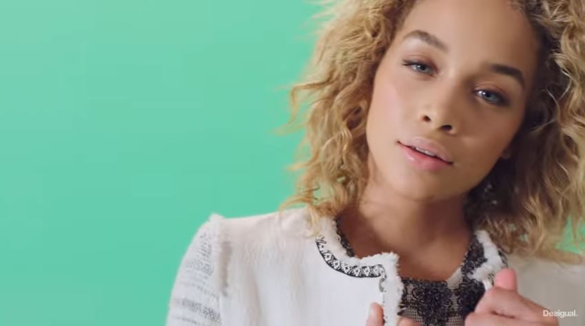 Modella Desigual pubblicità Golden Barbie con Foto - Testimonial Spot Pubblicitario 2017