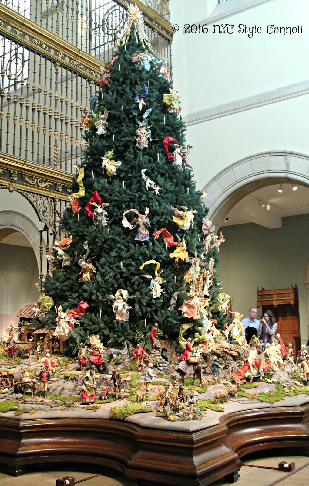 Met Museum Christmas 2022 Nyc, Style & A Little Cannoli: The Metropolitan Museum Of Art Christmas Tree