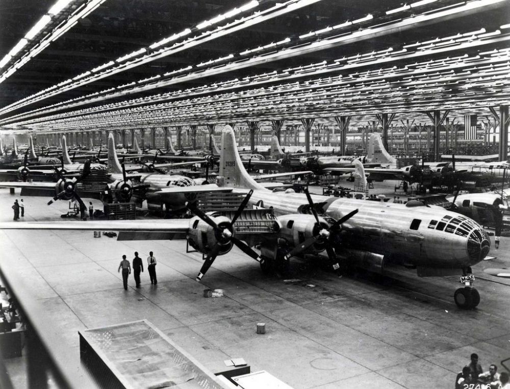 Rare Photos Reveal a Fake Rooftop Town Built to Hide Boeing s Factory from Potential Japanese Air Strikes  1944 - 79