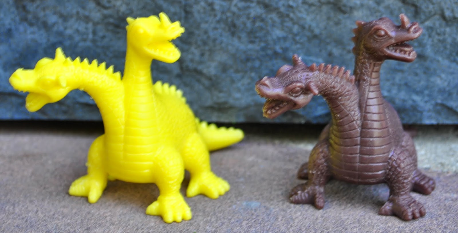 knights and dragons play figures
