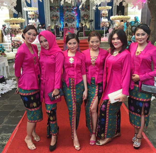 10+ Model Kebaya Kutu Baru Untuk Orang Gemuk Terlihat Langsing