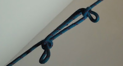 A sheepshank tied in blue paracord
