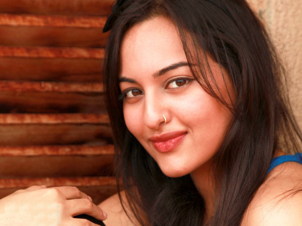 Sonakshi Sinha Hot Lips High Resolution Pictures