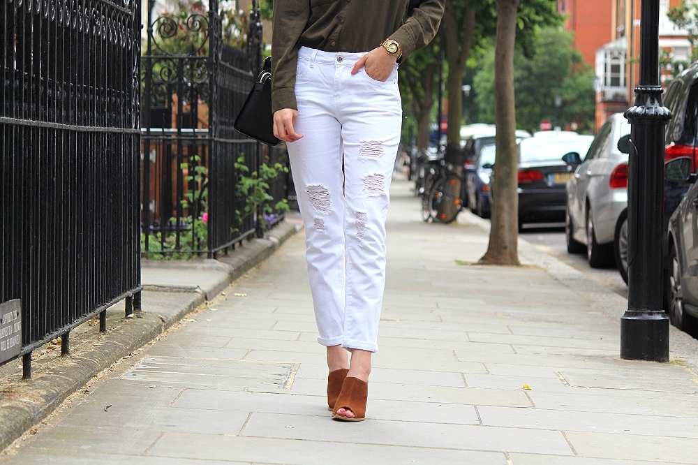 peexo-fashion-blogger-wearing-khaki-shirt-ripped-white-boyfriend-jeans-and-brown-mules