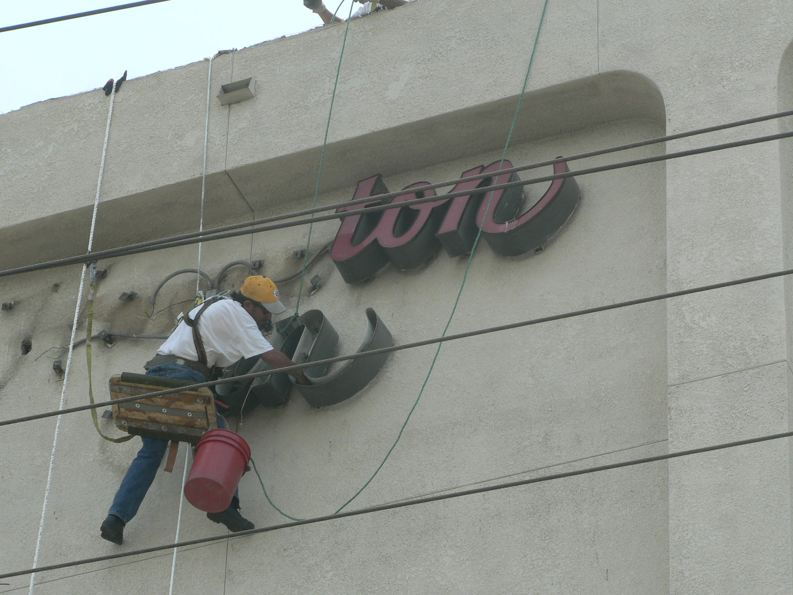 Sign RemovalLos Angeles 8188615394