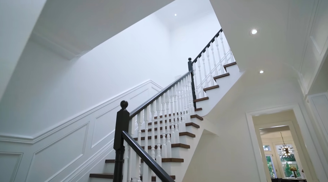 Tour 100 Snowdon Ave, Toronto vs. 43 Interior Design Photos