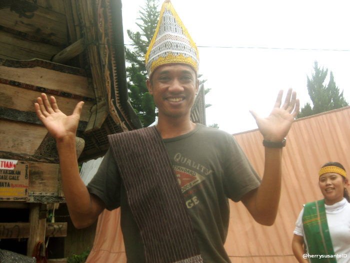 Sigale-gale Area I follow dance to music typical of traditional Batak
