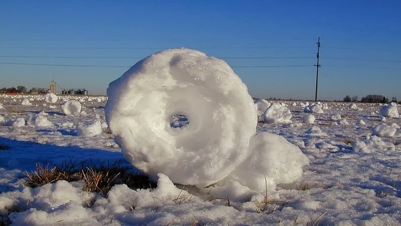 Snow Roller: A Strange Meteorological Phenomenon Snow Roller: A Strange Meteorological Phenomenon