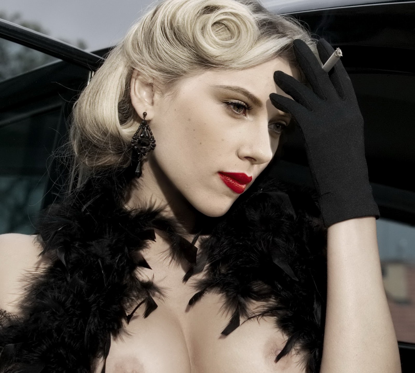 Scarlett Johansson topless in The Black Dahlia promo photo shoot UHQ.