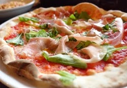 Vytinto kumpio su sūrio pica Pica su vytintu kumpiu ir sūriu receptas