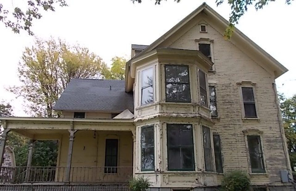 Sweet House Dreams Save Me 1907 Victorian in Cape Vincent, New York
