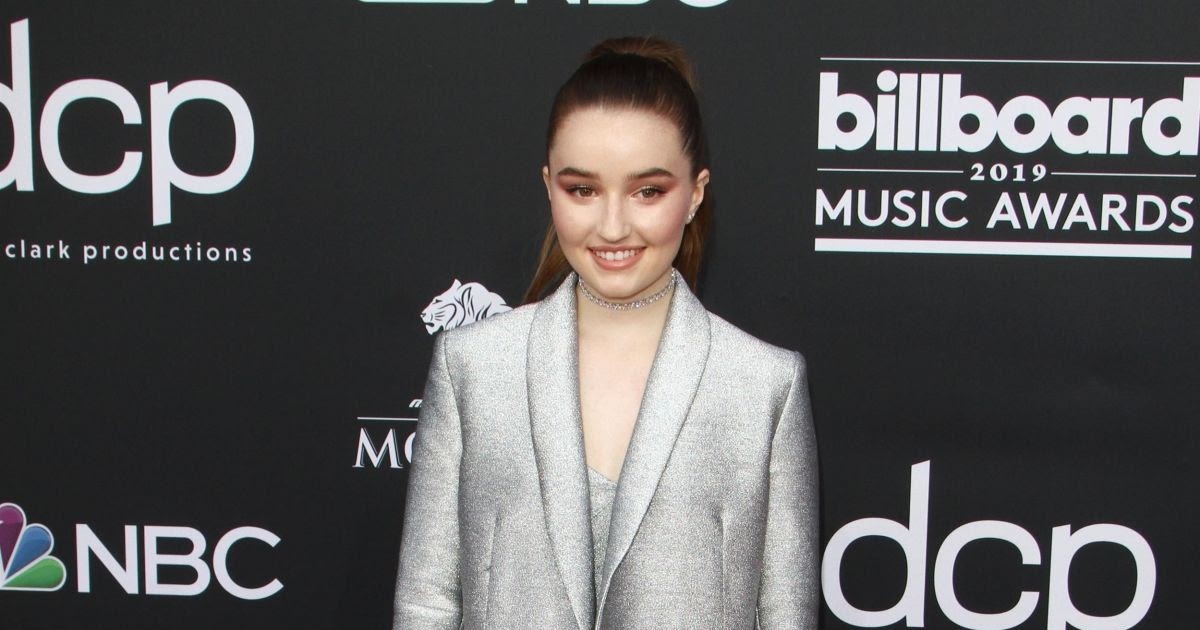 Kaitlyn Dever Clicks at 2019 Billboard Music Awards in Las Vegas 1 May