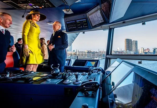 Van Oord’s new trailing ship, the Vox Amalia. Its twin ship, the Vox Alexia. Queen Maxima wore Natan coat and dress