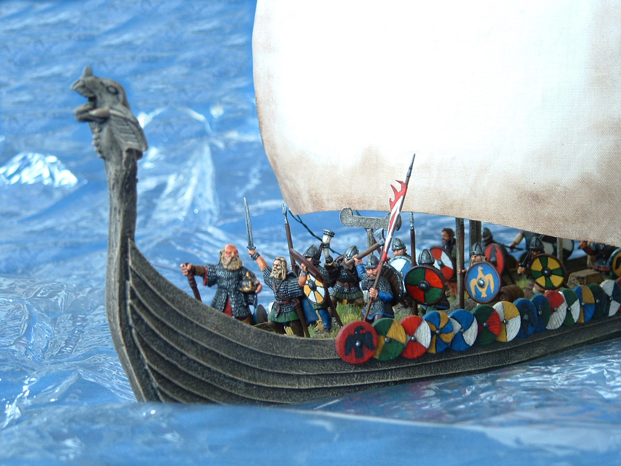 С каким океаном связан корабль викингов. Картонный кораблик дракар викингов. Викинг Вик Драккар дракар Олафа. Драккар экипаж. Снекка викингов.