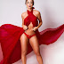 Carol Narizinho sensualizes in photos with red lingerie