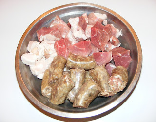 carne de porc si carnati de porc pentru tochitura, retete cu porc, preparate din carne de porc, retete culinare,