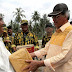 Bersama AMPG, Ketua DPD Golkar Inhil Serahkan Bantuan Kebakaran di Ponpes Anwarul Ulum