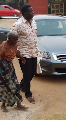 Pics: Old woman with Dementia found wandering streets of Calabar yet to be identified