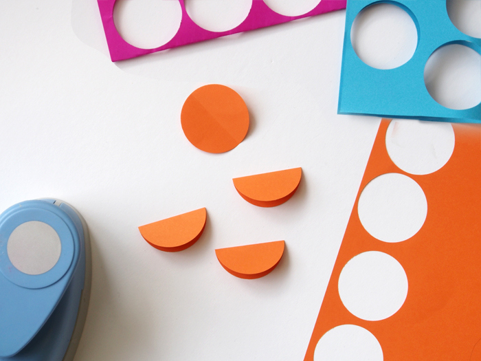 вырезанные рисунки наклеенные на картон. вещи которые нужно сделать. трафареты для картона. вырезать обязательно. трафарет шестеренки для стен.