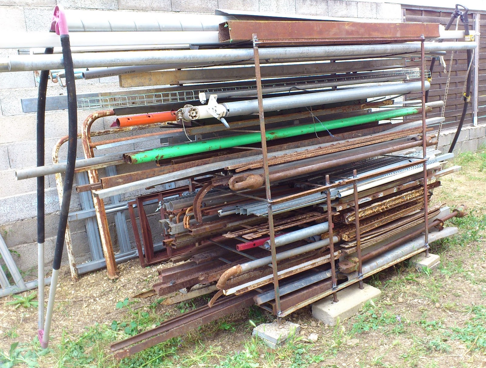 grinchoublog Rack de rangement pour la ferraille