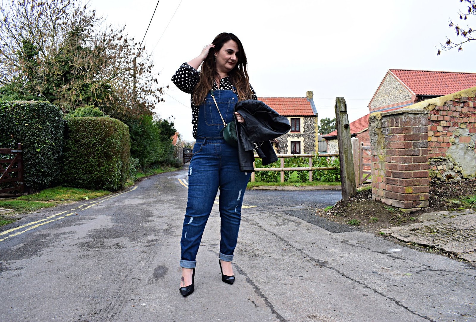 how to style dungarees for date night