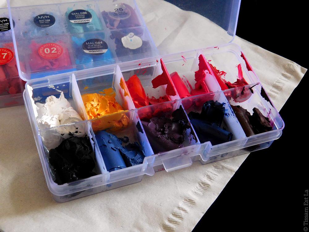 MUA KIT #1 | Homemade Weird Fun Color Lipstick Palettes MUA KIT #1 | Homemade Weird Fun Color Lipstick Palettes | Pierre René Professionnal Full Matte Lipstick Notice Me Nude, NYX Macaron Lipstick Pistachio & Earl Grey & Lavender & Up the Bass & Haze & Blue Velvet, PepperPotts Lipsticks 02 et 07, NYX Macaron Coconut & Citron, dupe Lady Danger de M.A.C., After 90 Charming Lipstick 02, Kiko Intense Colour 01, NYX Macaron Chambord, 3ina Intense Lipstick 315, Pierre René Full Matte Lipsticks Blueberry Muffin, Ink Blue, Deep Burgund - Yellow Lipstick, Green, Blue, Pink, Orange, Red, Purple, Black, White, Grey Lipstick