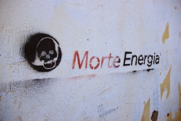 Graffiti in Altamira, 2014: Morte Energia.