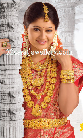 Poonam Bajwa in Traditional Nakshi Bridal Jewellery - Jewellery Designs