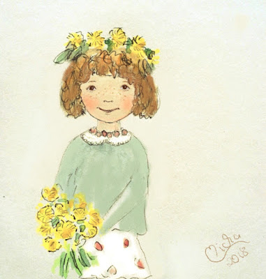 Ein Mädchen, mit einem Kranz gelber Blumen im Haar, hält einen Blumenstrauß in der Hand.