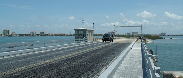 Puente hacia Tierra Verde Puente hacia Tierra Verde