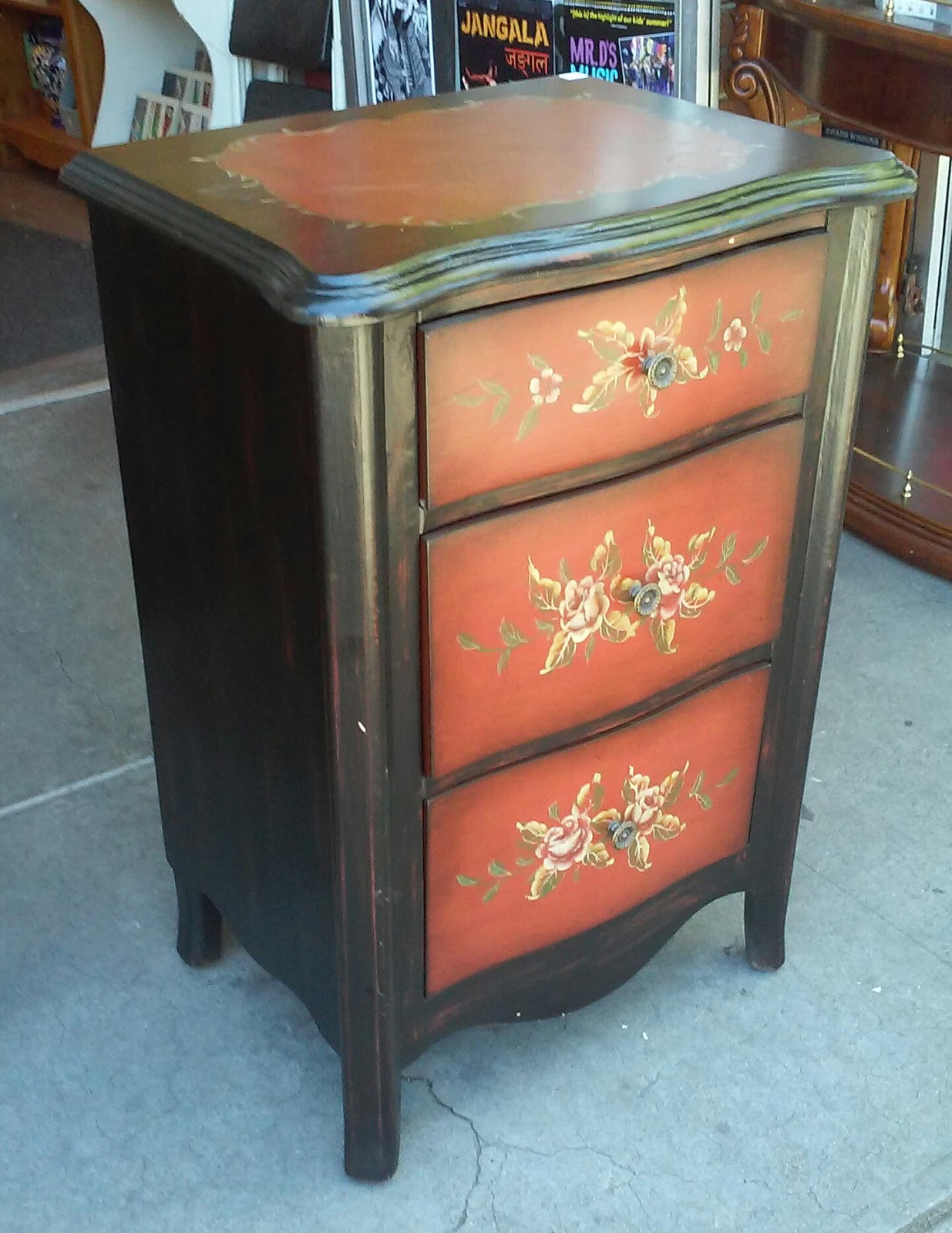 UHURU FURNITURE & COLLECTIBLES SOLD 26876 Floral Painted 32” x 22