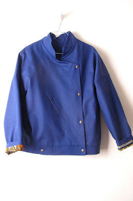 Veste bleue Matières à réflexion