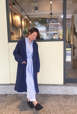 老幫手實搭午後的費南雪有機棉長版外套-酸藍莓