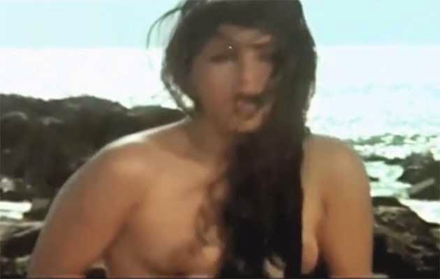 Which Bollywood Image Has A Completely Nude Scene By An Actress