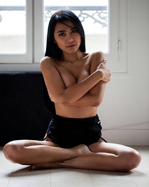 Hot Sexy Photoshoot Jelly Jelo from Paris indonesian Model.